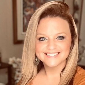 Meet your Posher, Stephany